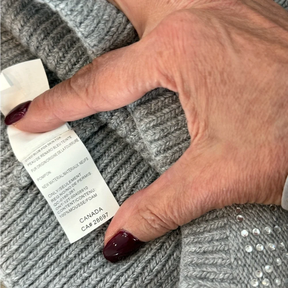 Gray Knit Pom Pom Beanie